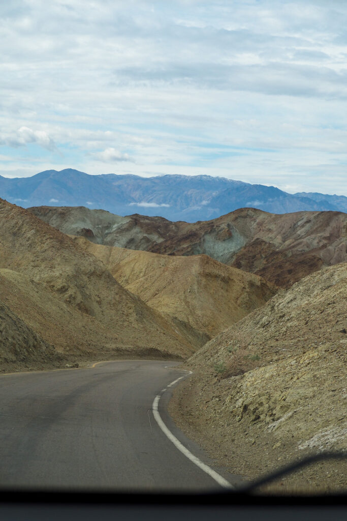 the road of artists drive at death valley 