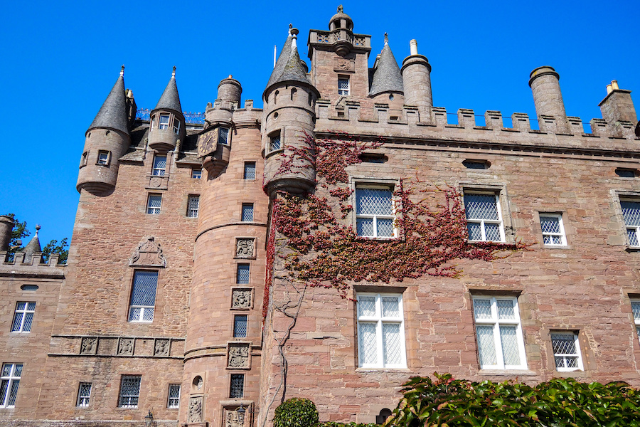exterior close up of glamis castle